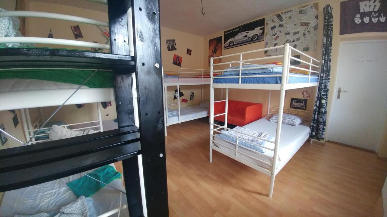 Ruta 80 Hostel Брно Экстерьер фото